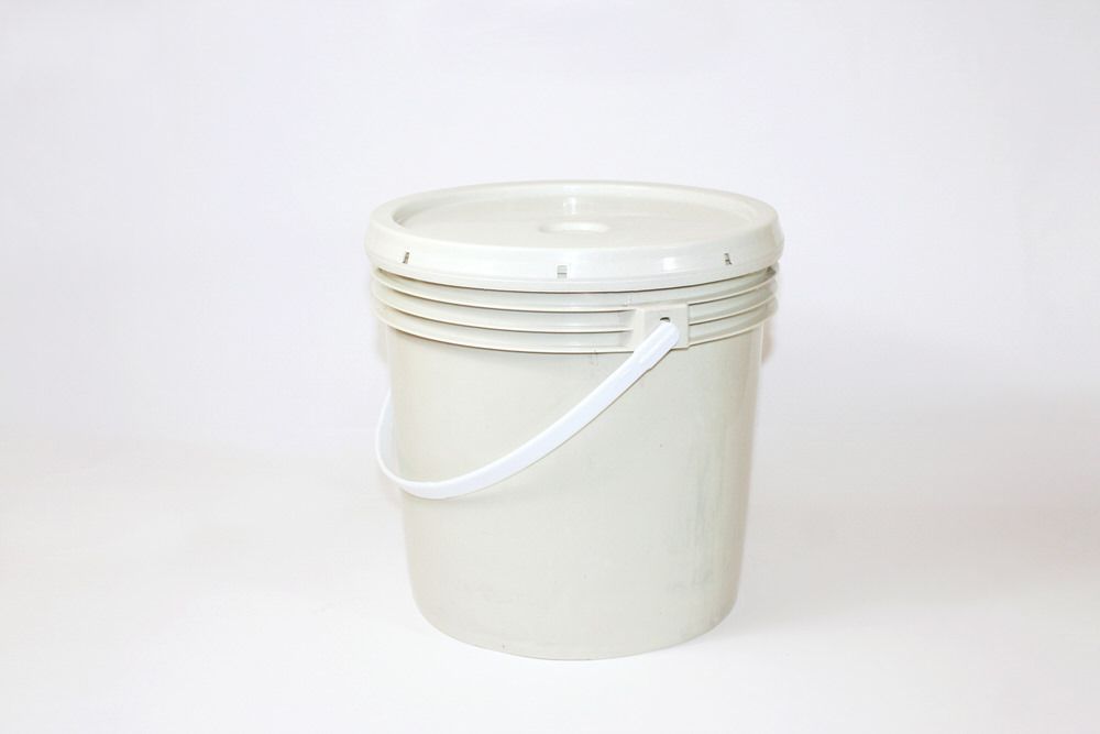 Cubeta reciclada con tapa 8 litros  (1)